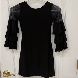 UDTFashion by Un Deux Trois Elegant Black Ruffle Sleeve Shift Dress